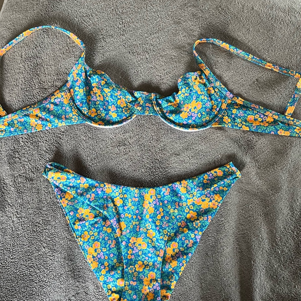 Kulani Kinis “Ocean Potion” Underwire Bikini Set – Size SMALL (Top & Bottom) $55
